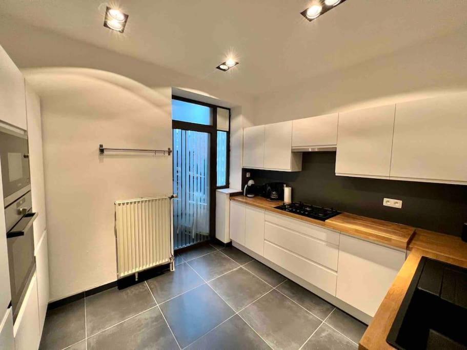 Bellevue - Grand Appartement Pour 5 Sur Les Quais De La Meuse Lüttich Exterior foto