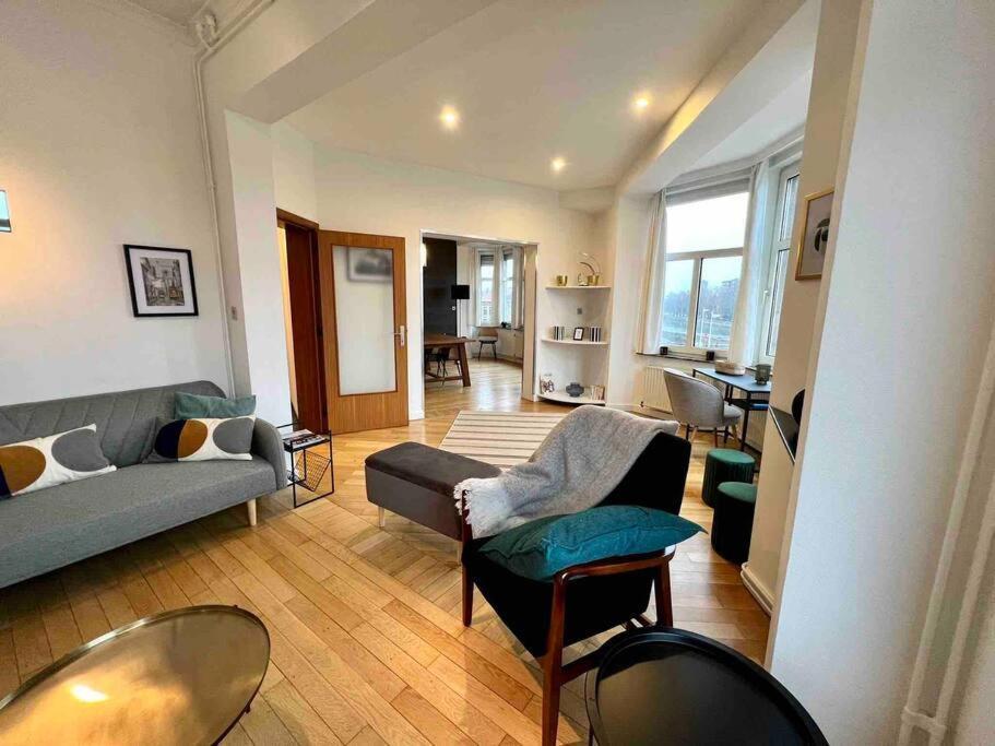 Bellevue - Grand Appartement Pour 5 Sur Les Quais De La Meuse Lüttich Exterior foto